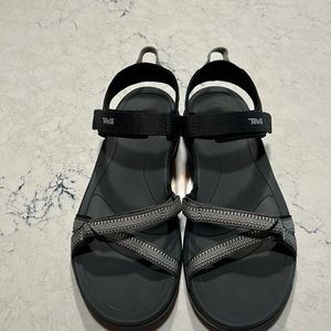 Women’s Teva Verra sport sandals size 8 in black/grey